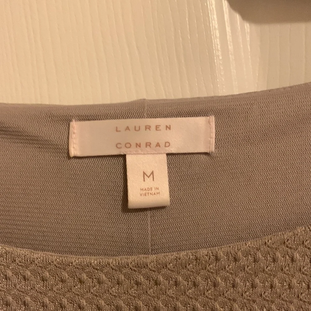 blouse - Picture 5 of 6